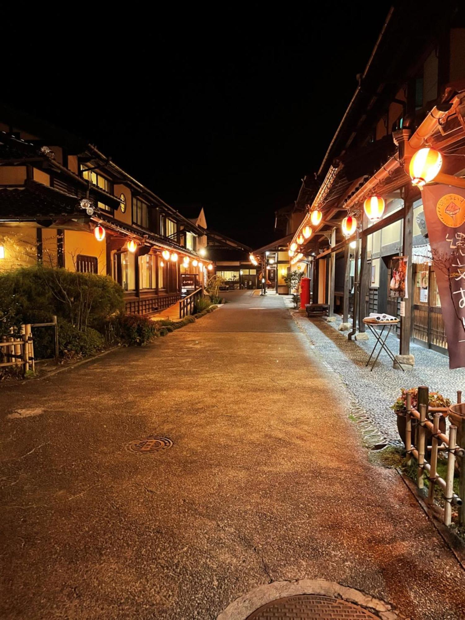 Vessel Inn Hiroshima Station Екстер'єр фото